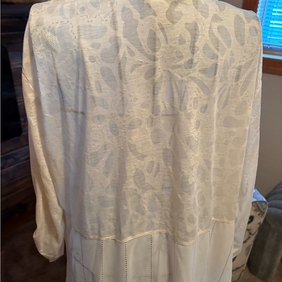 SOLD 
Multiples Kimono - Picture 5 of 8